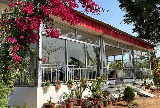 Kar Bungalow