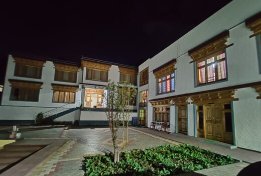 Hotel Layul Palace