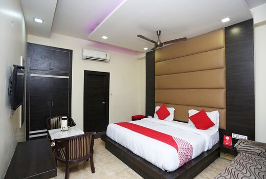 Hotel O Samrat