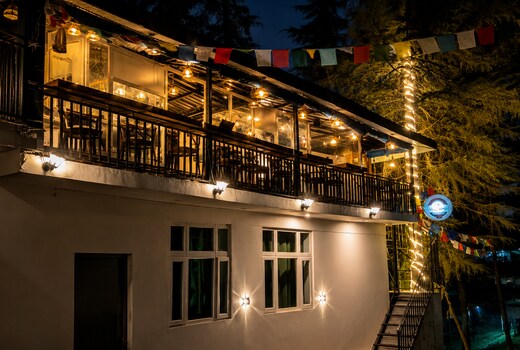 Hogwards Bunks & Cafe | by the Stream