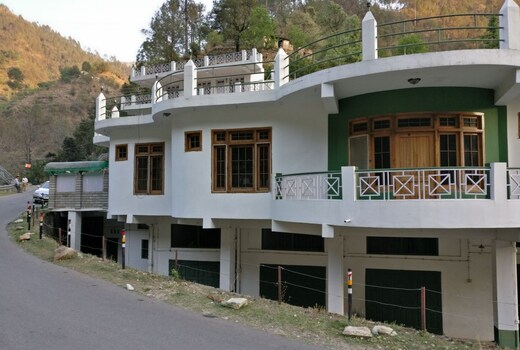 Himalayan Hillcrest Resort