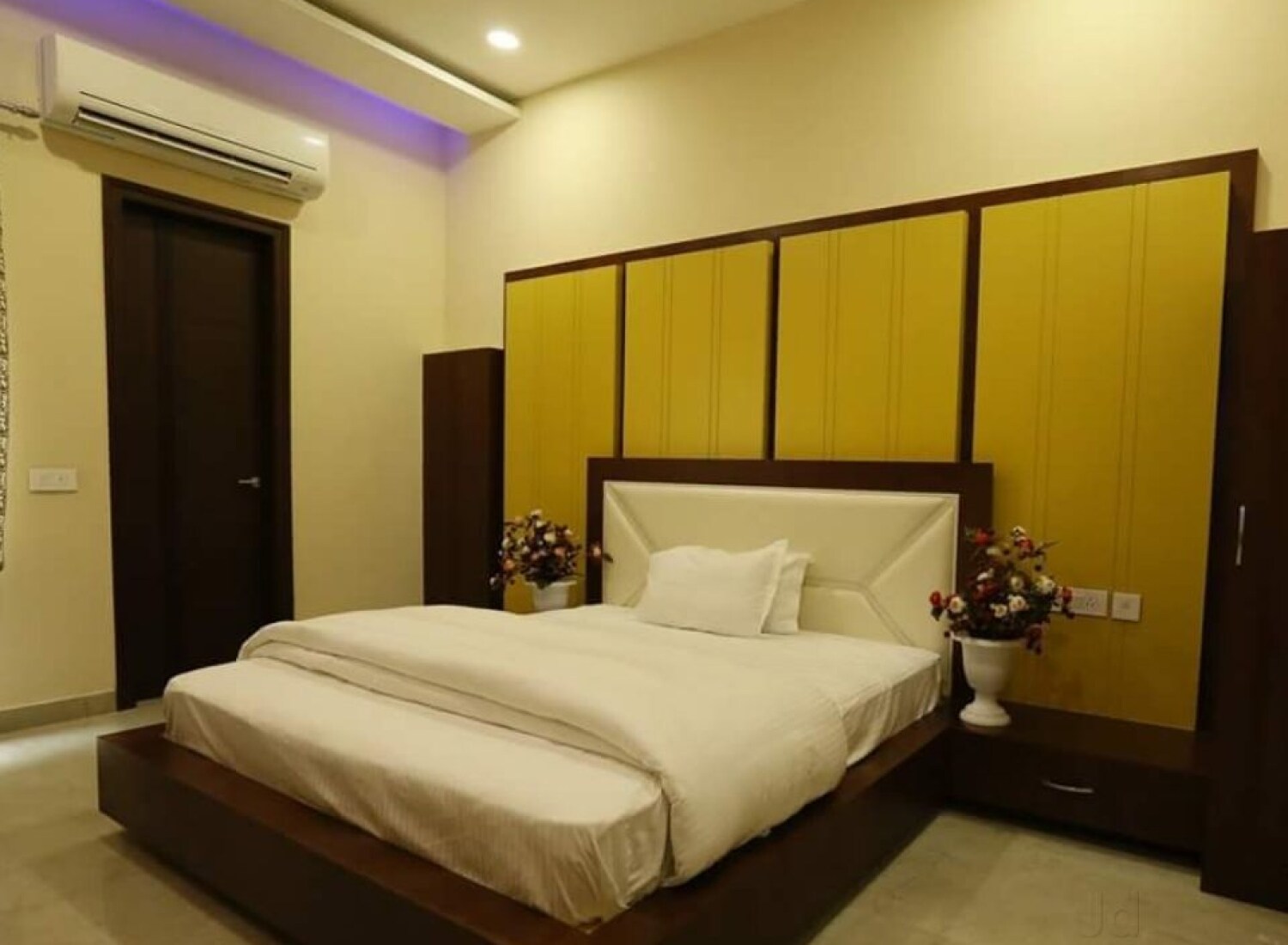 Hotel Janaks & Banquets
