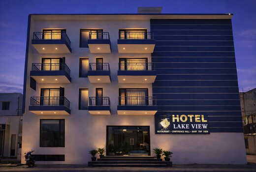 Hotel Lake View - Near Sukhna Lake