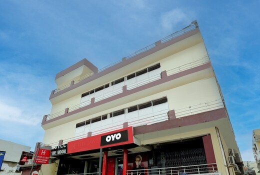 OYO Flagship Hotel The Moon