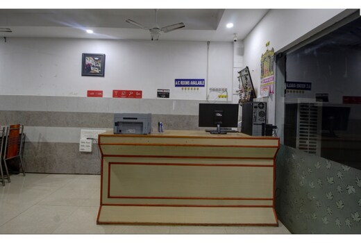 Hotel Vasantha Bhavanam