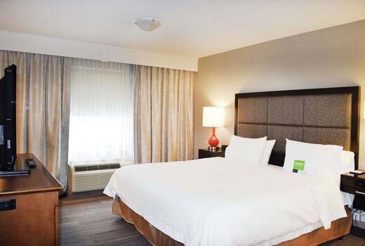 Hampton Inn & Suites by Hilton Calgary University NW