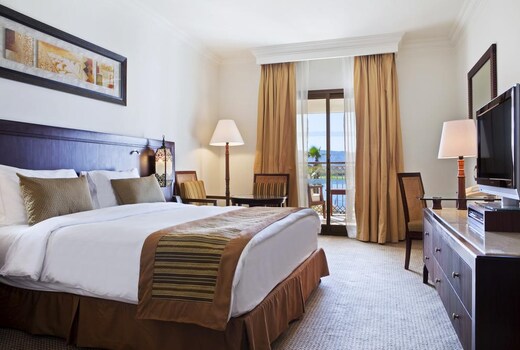 Hilton Luxor Resort & Spa