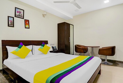 Itsy Hotels Aura Stays