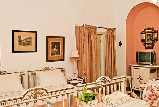 WelcomHeritage Connaught House