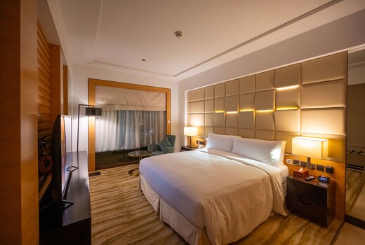 DoubleTree by Hilton Hotel Riyadh - Al Muroj Business Gate