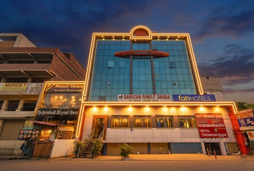 FabHotel Yogeshwara Grand