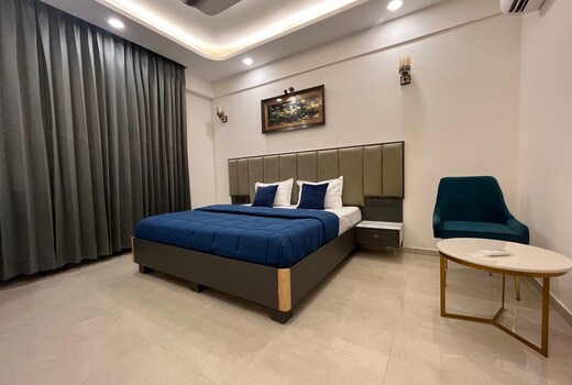 The Luxurious Stay | Omaxe Hazratganj