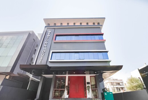 Super Townhouse Lords Inn Regency