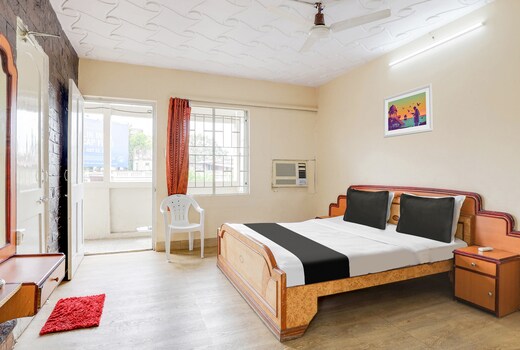 Hotel O Ellis