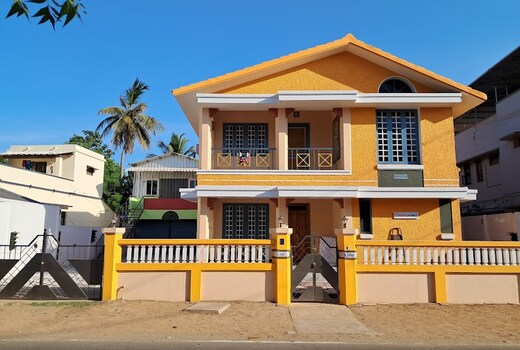 The Room 3 Orange Homestay