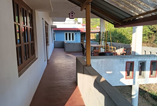 Coorg Prakruthi Paradise 5 pax Family Room