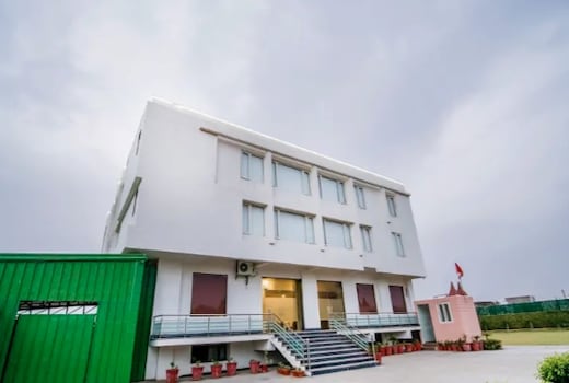 Gulabi Bagh Resort