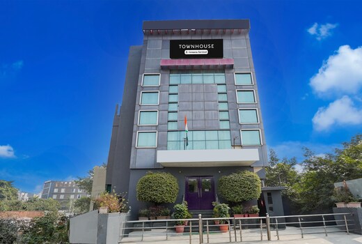OYO Townhouse Singapore Mall Formerly Hotel Sunshine