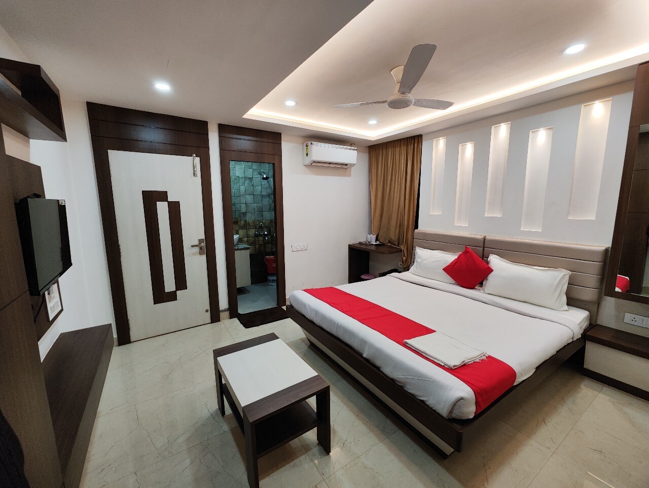 RUDRAKSH INN ( 2 MIN WALKING FROM BABA BADYANATH DHAM )