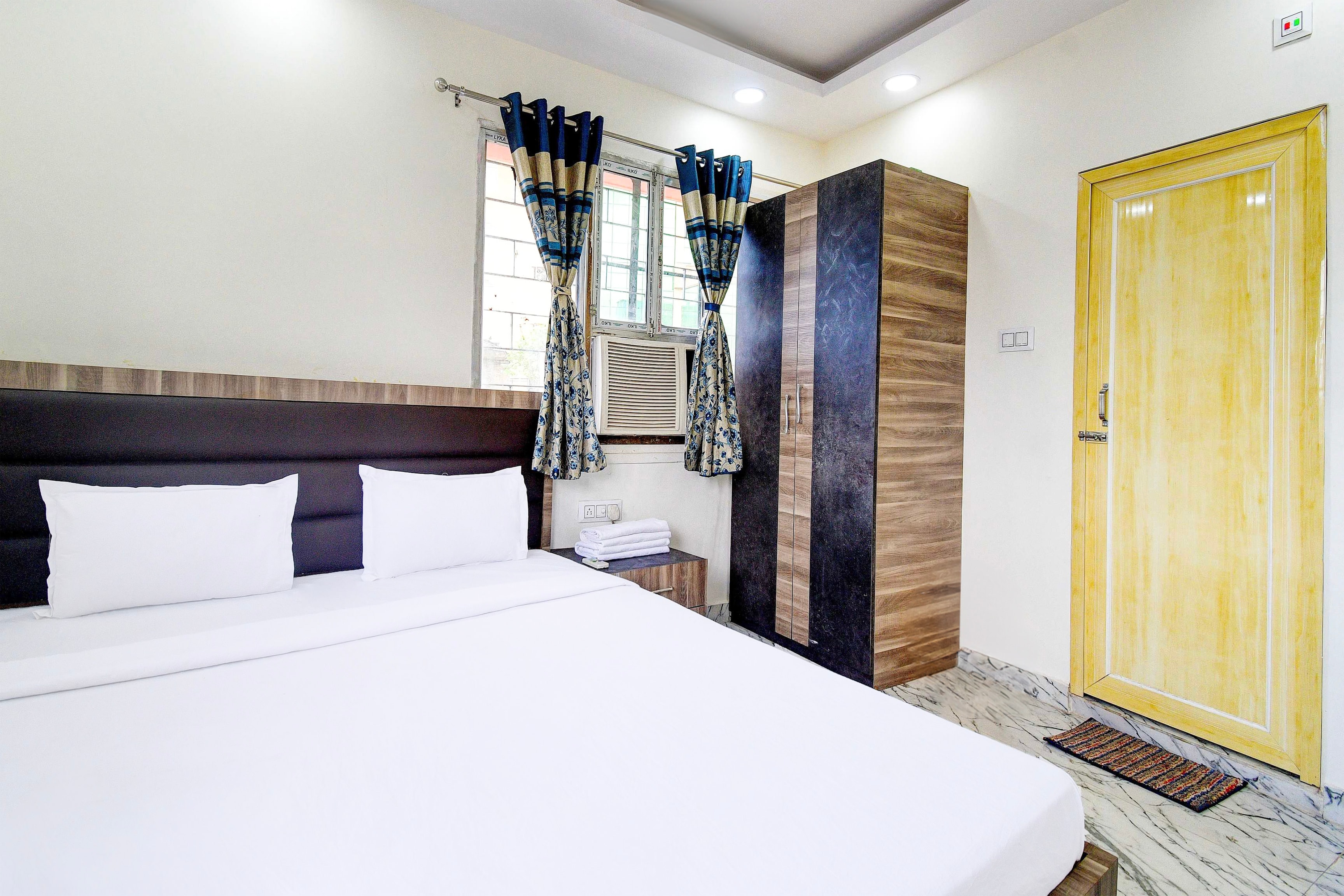 Hotel O S R Royale
