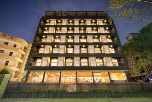 Covie Viman Nagar 102