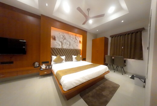 Hotel Narmada Palace