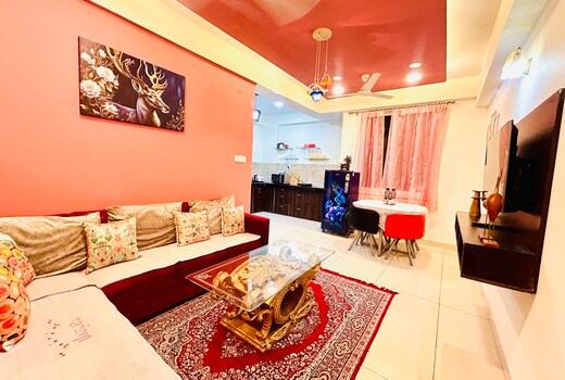 3BHK Airport Abode Apartment with Balcony Netflix Prime