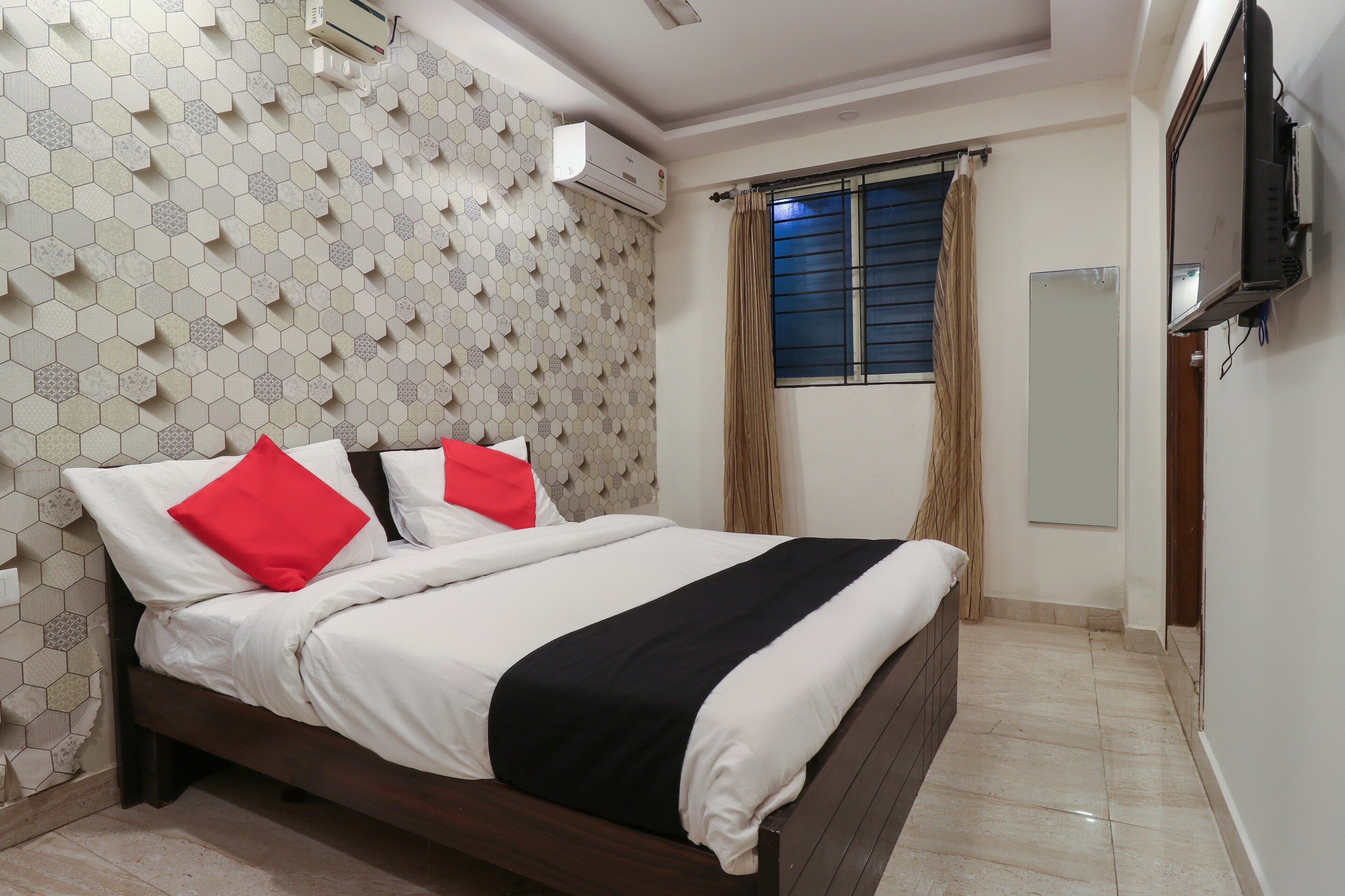 Capital O Hotel 24 Plus