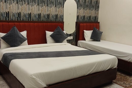 HOTEL RIVER WAY