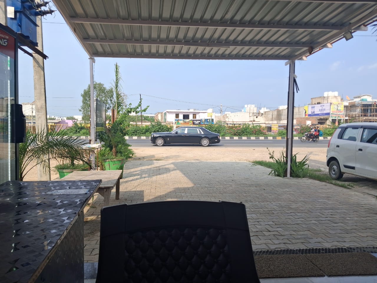 Hotel Shri jJi Som