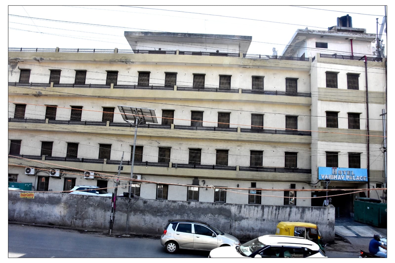 Vaibhav Palace Guest House