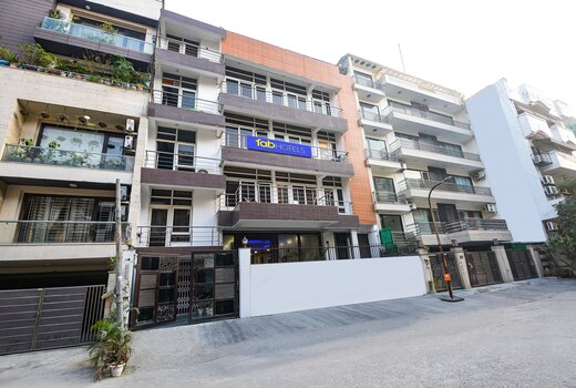 FabHotel 82 Inn