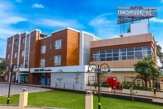 Hotel Landmark Aura