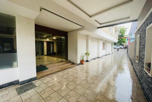 LEE BENZ-ARK HOTEL
