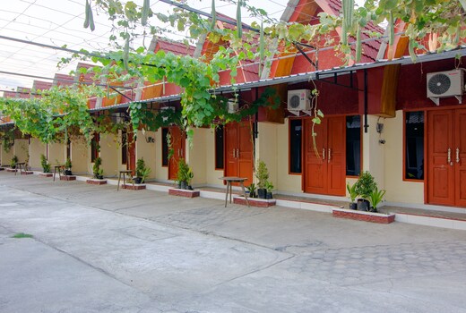 OYO Life 1643 Grand Monica