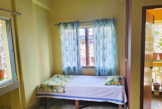 Urban Nest Bright and Airy room in Dumdum