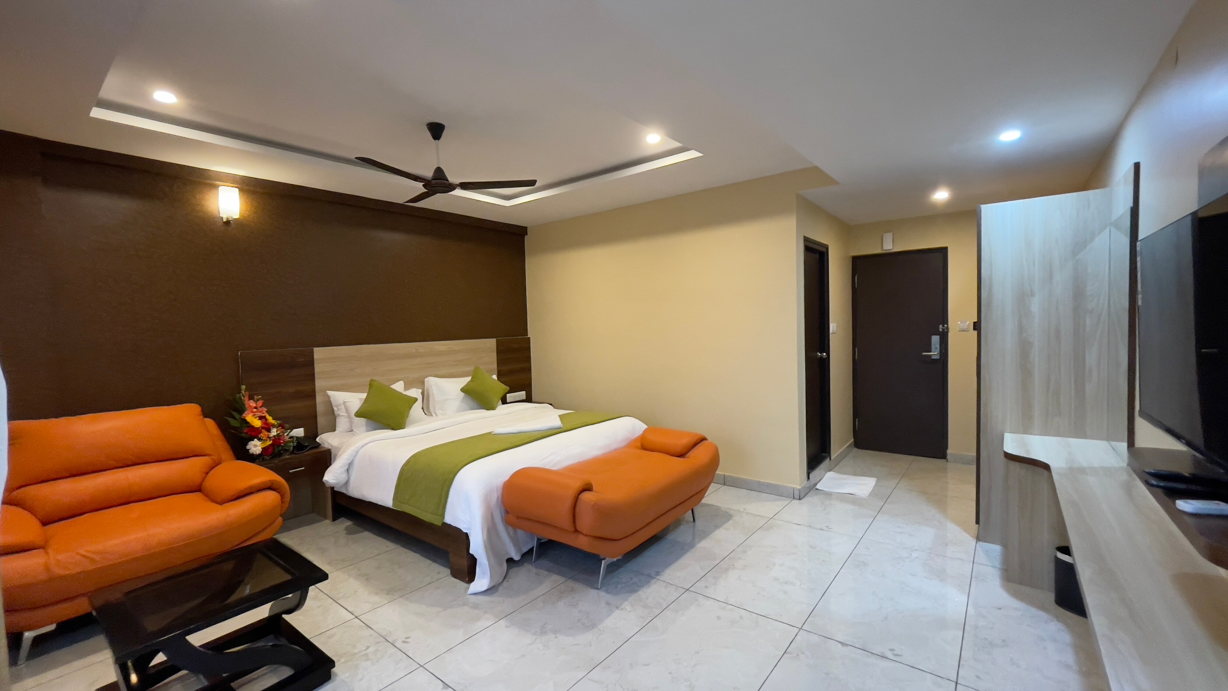 Hotel Kino Tree (formerly known as Hotel Banyan Tree)