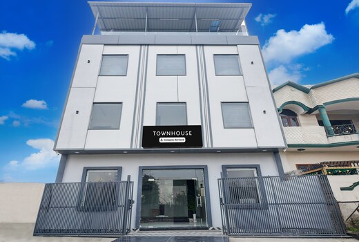 Townhouse by OYO GT Road Amritsar Near Fortis Hospital