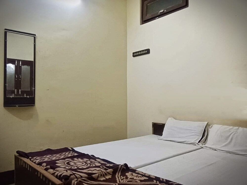 Hotel Saket Saryu