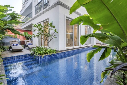 New 5BR Villa with 2 private Pools Full day chef