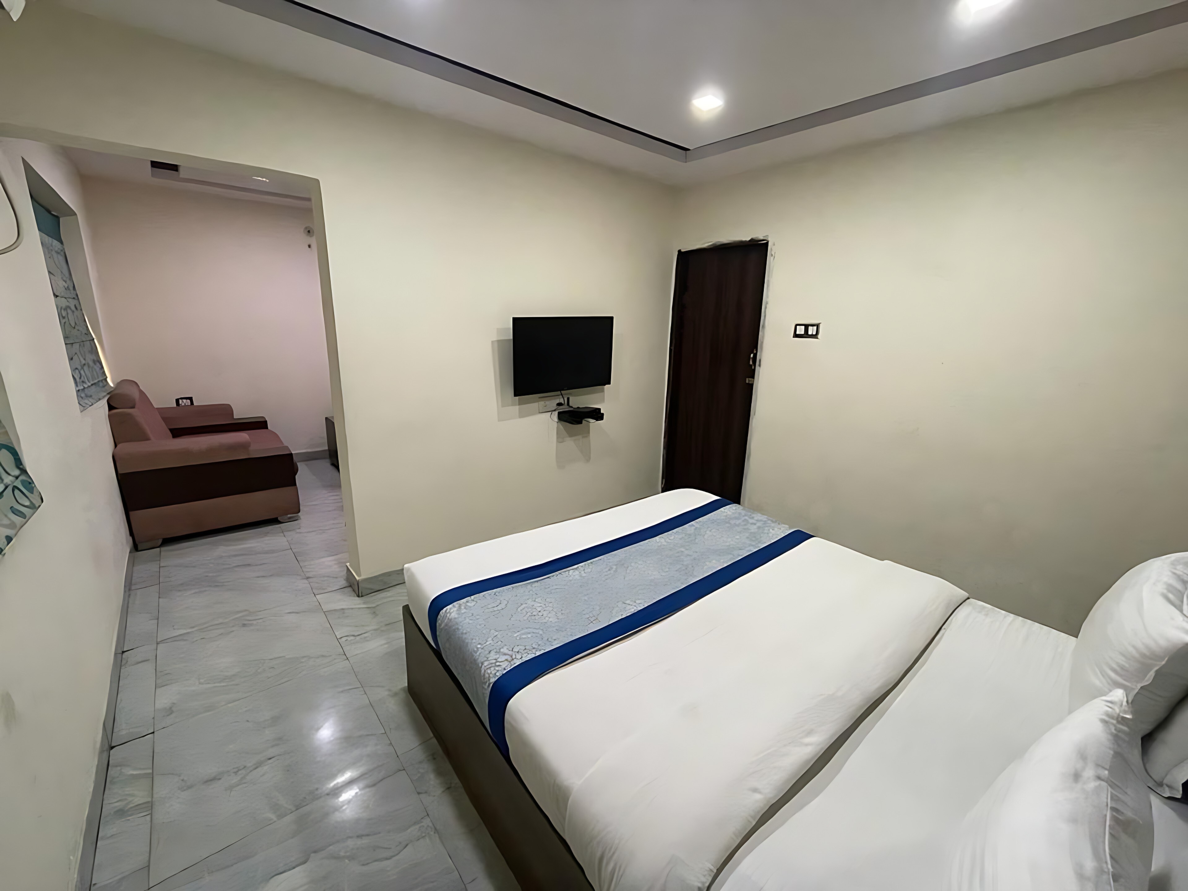 Baba Residency near Charbagh Railway Station