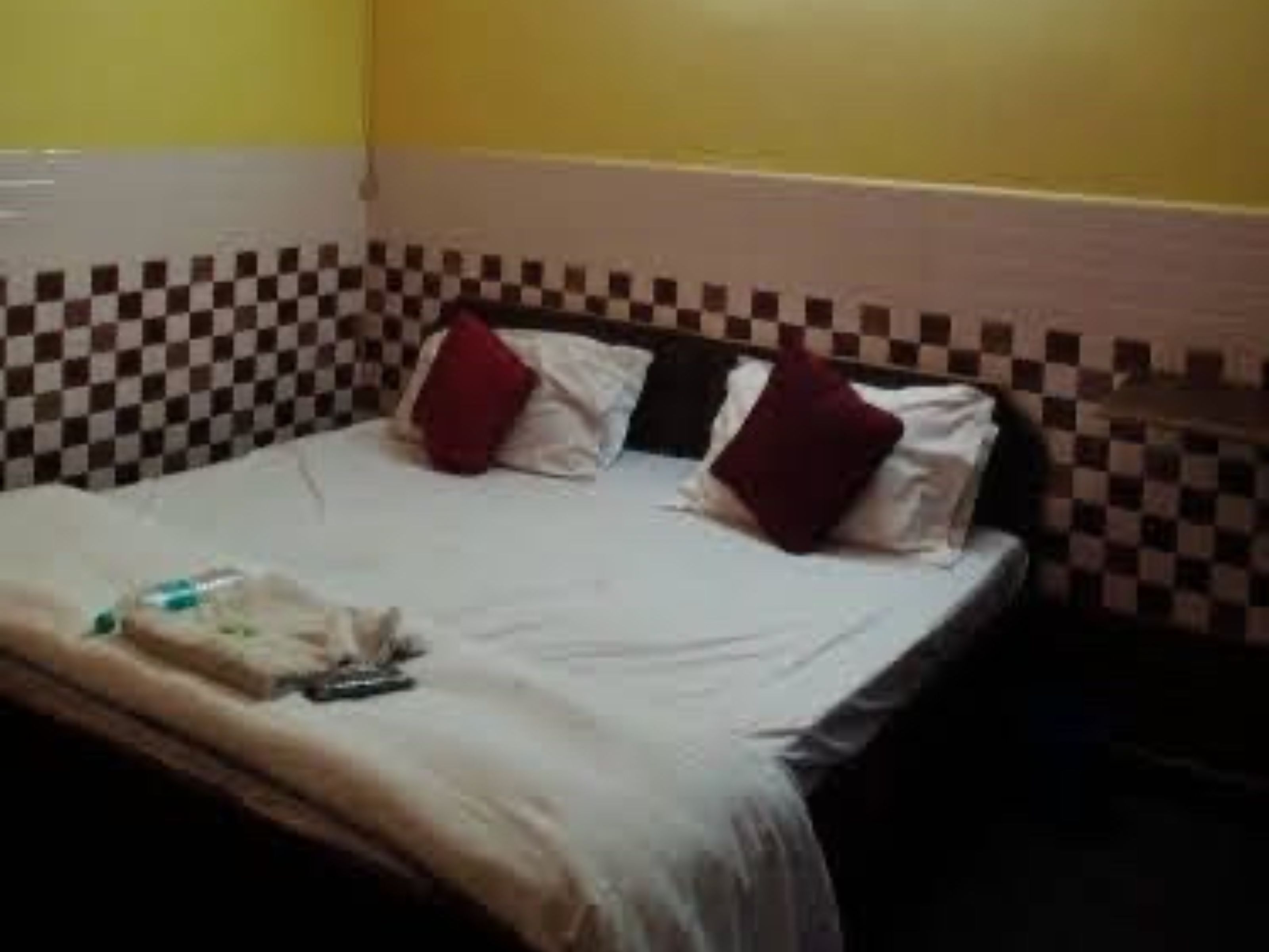 OYO 816537 Hotel Happy Inn