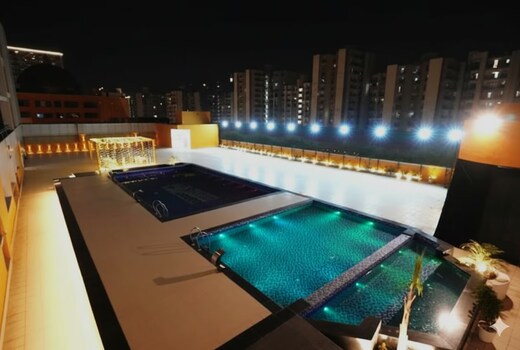 Premium 14th floor studio with balcony city view