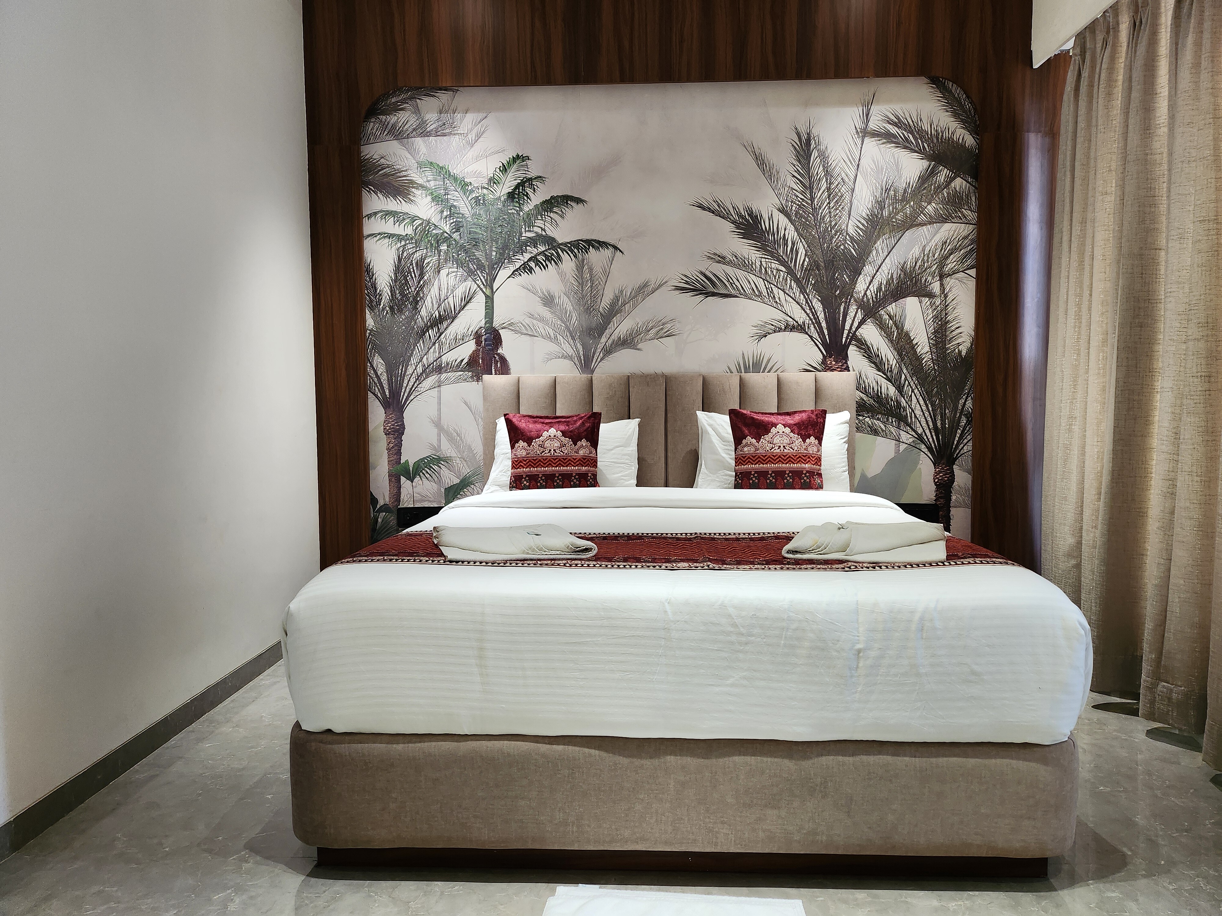 HOTEL ROYAL RETREAT