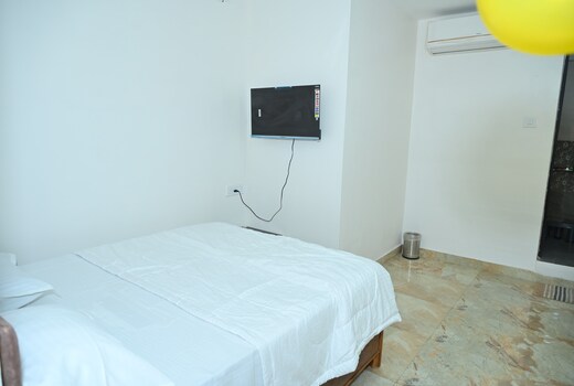 Hotel S S Royal