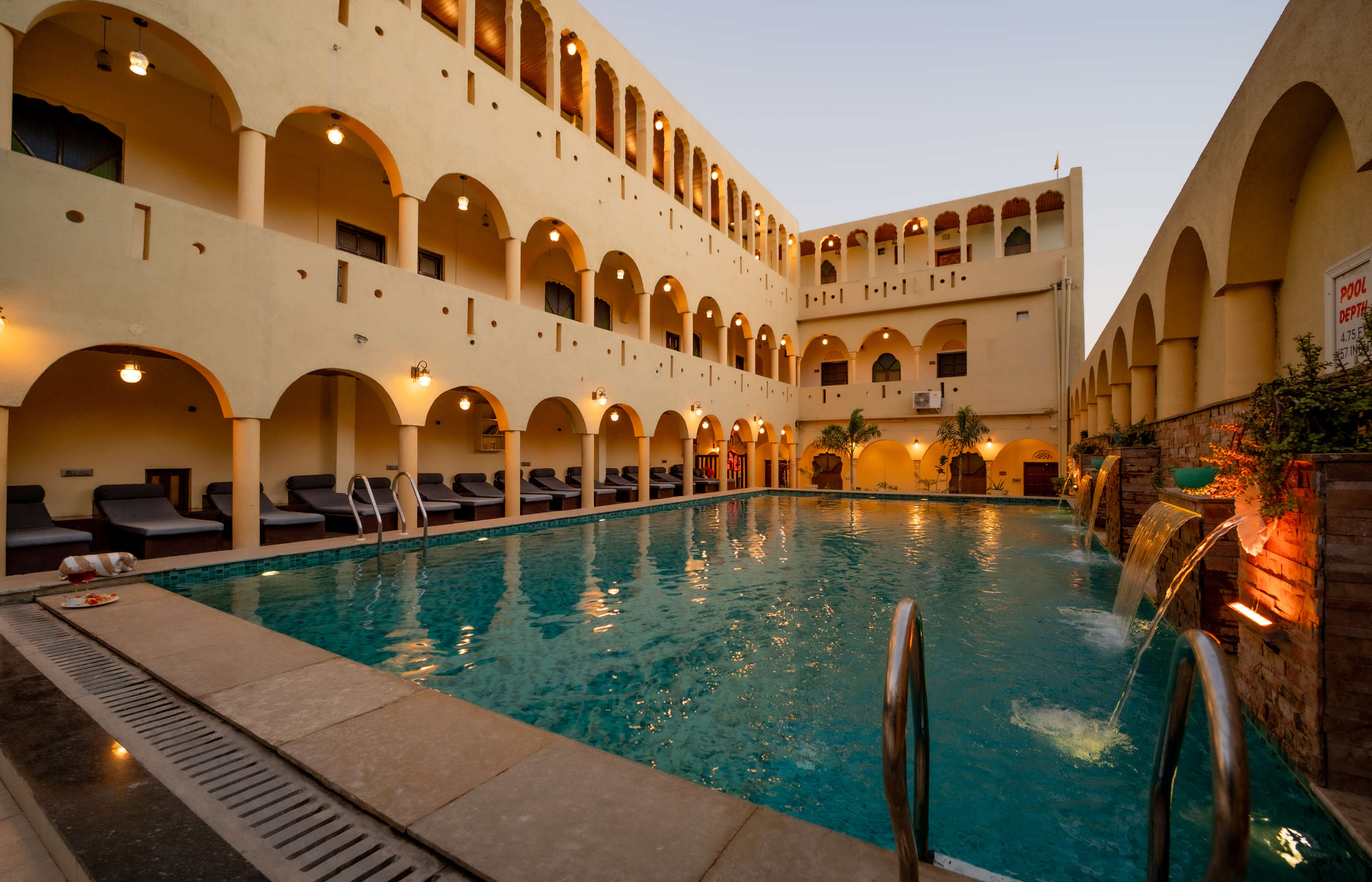 Hotel Shahi Place & Restaurant