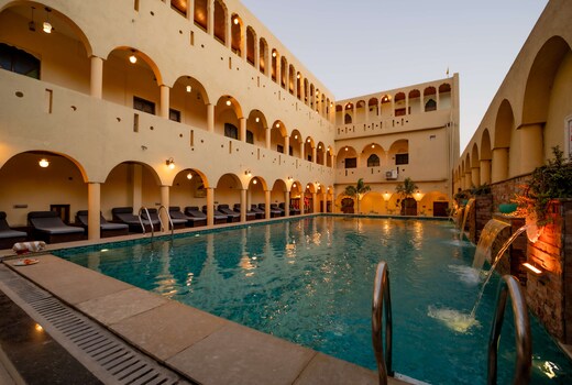 Hotel Shahi Place & Restaurant