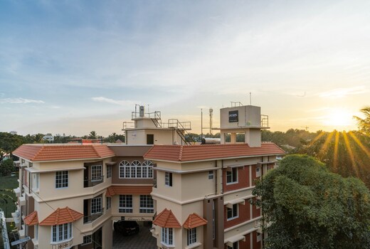 Amminis Mansion by Doris, 3km from VadakumnathanTemple