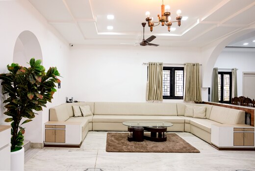 The Lavish Affair, Bhuj