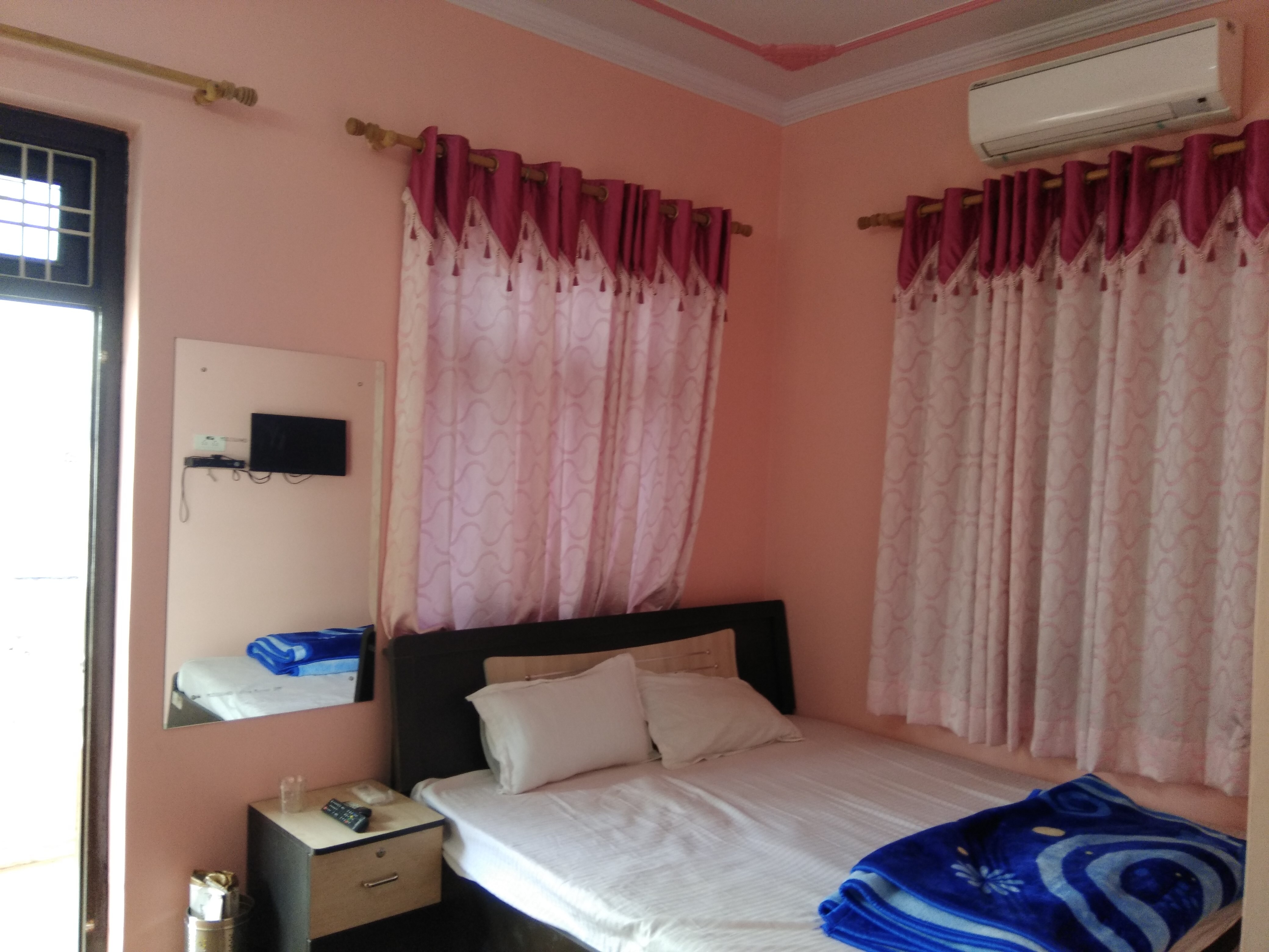 Hotel Zamarrud palace